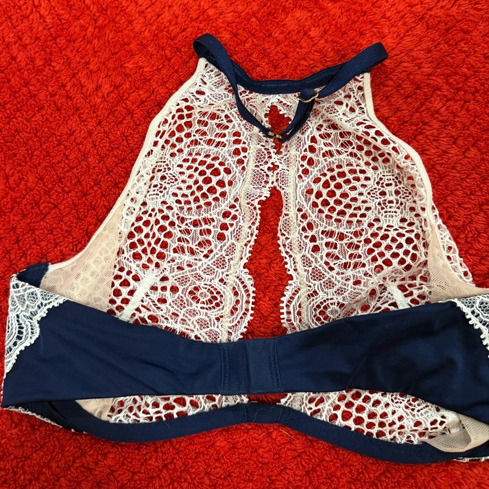 NWOT 32C Victoria's Secret Cream and Navy Lace Bralette - Picture 3 of 4